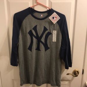 Mens Medium Yankees Baseball T